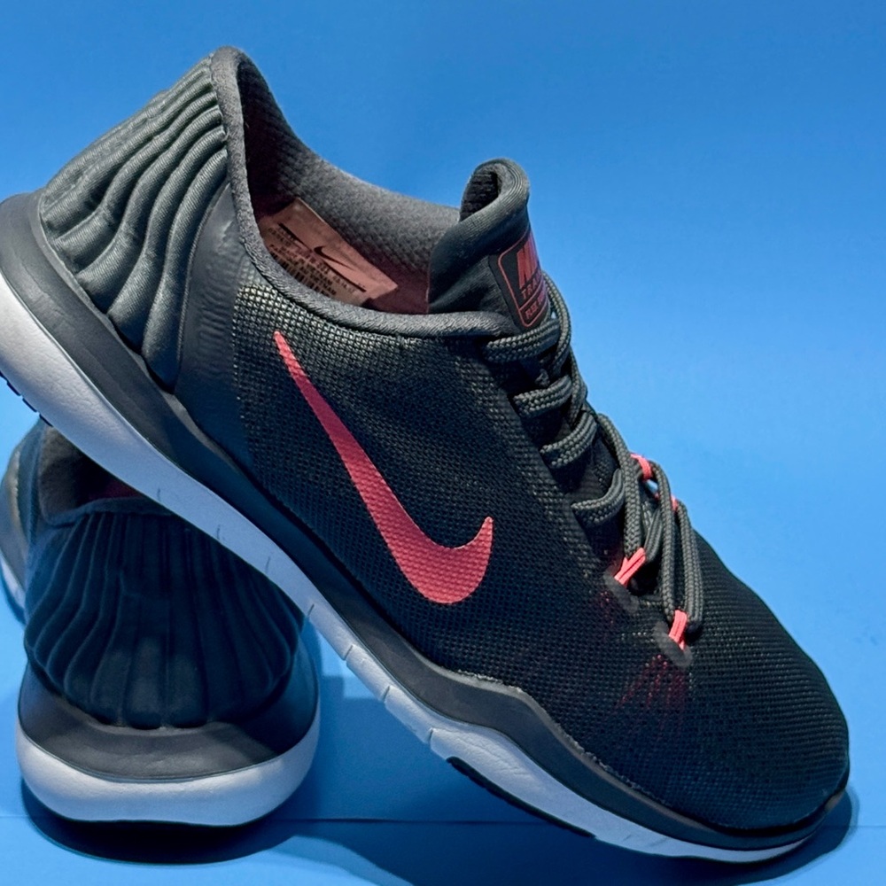 Nike 885916-003  Flex Supreme Trainer 5 Dark Grey/Hot Pink Punch Women's 7.5 W